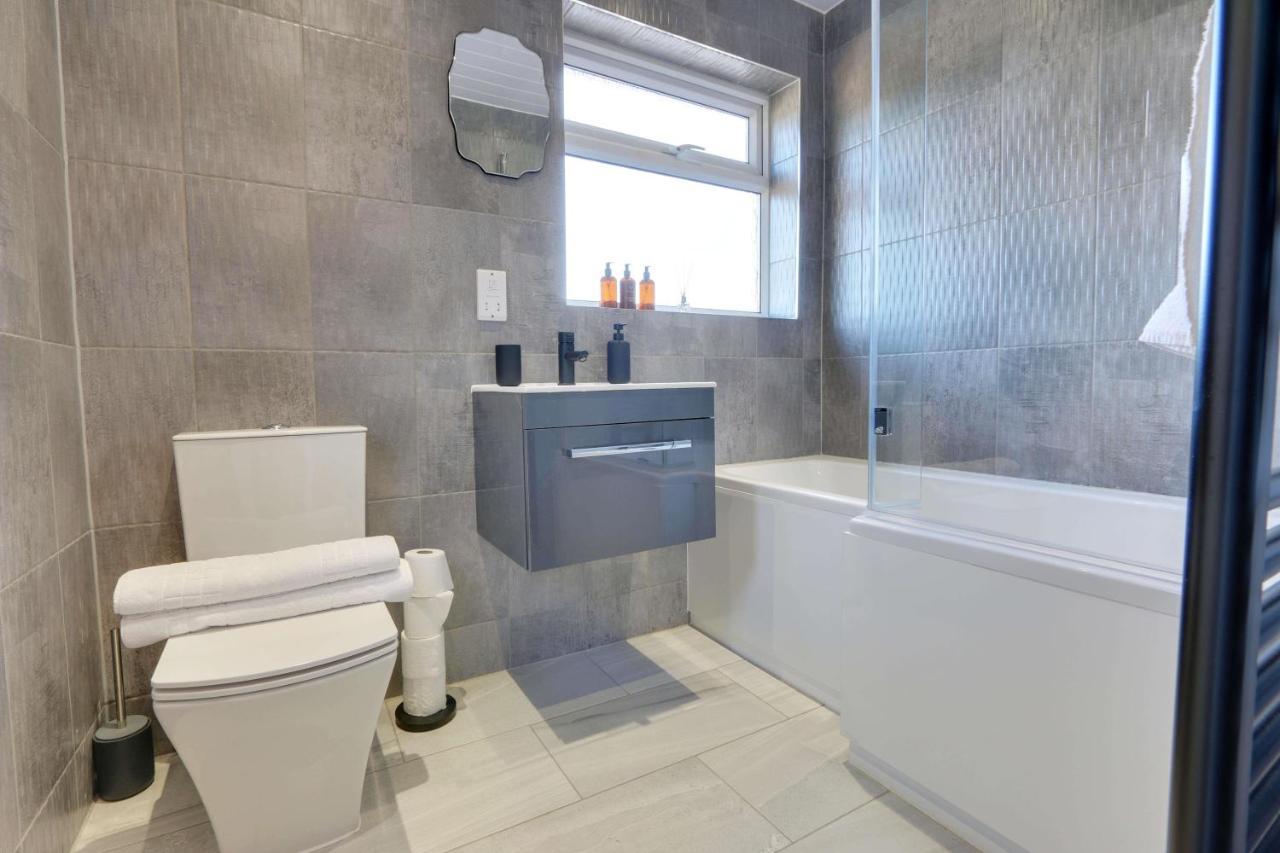 #Upmarket, Exceptional 4 Bed House, With Free Parking, Close To Amenities And Supermarkets Sheffield Exterior foto